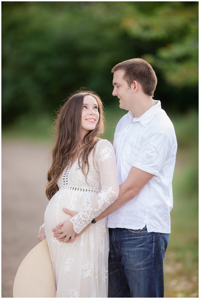 Outdoor maternity session at Sertoma Park, South Dakota