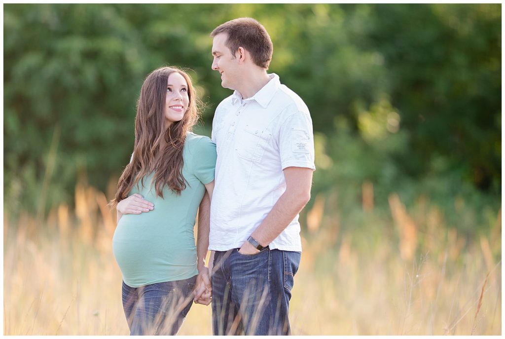 Outdoor maternity session at Sertoma Park, South Dakota