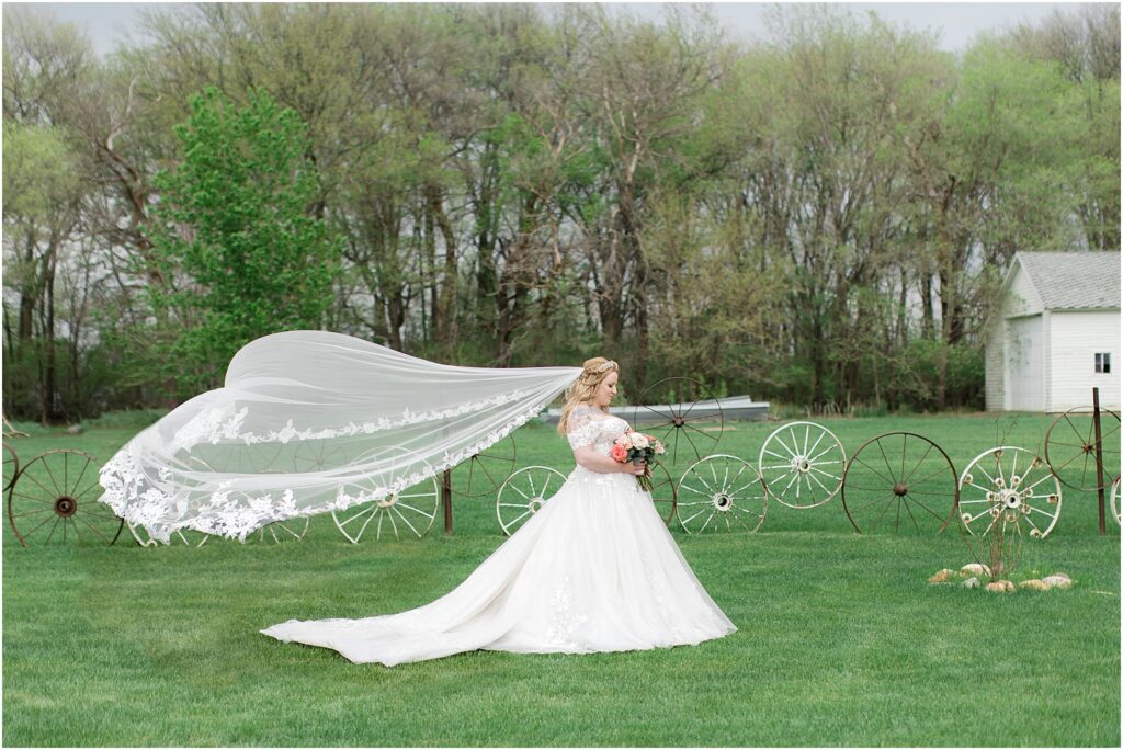 Spring barn wedding in Sioux Falls, South Dakota