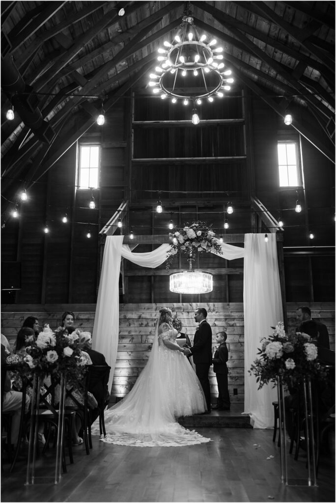 Spring barn wedding in Sioux Falls, South Dakota