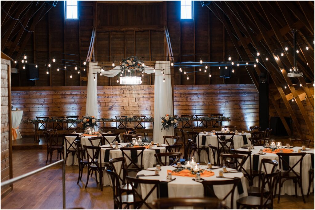 Spring barn wedding in Sioux Falls, South Dakota