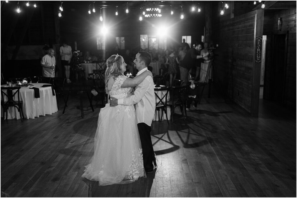 Spring barn wedding in Sioux Falls, South Dakota