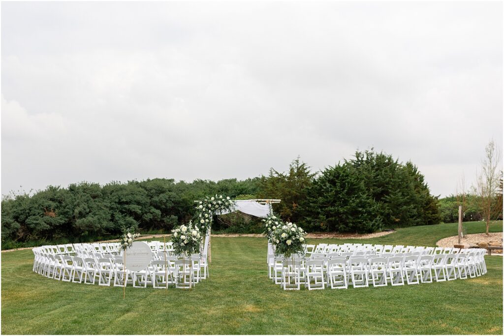 Summer Sioux Falls Wedding | Outdoor ceremony