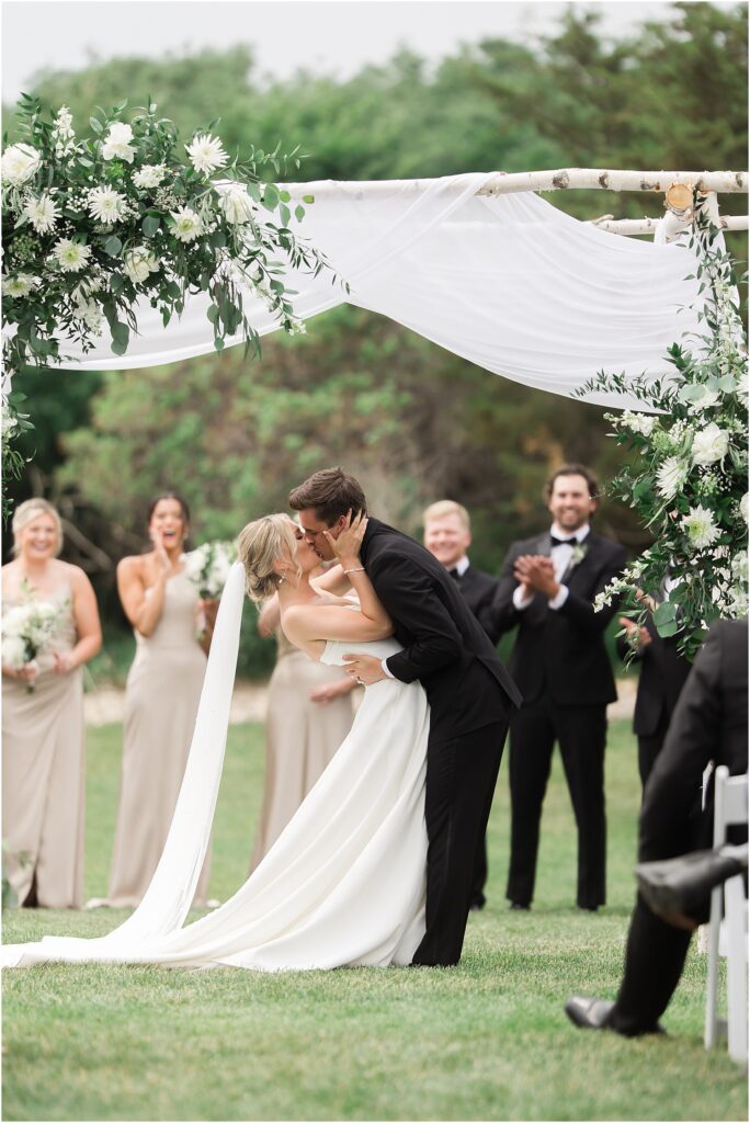 Summer Sioux Falls Wedding | Outdoor ceremony