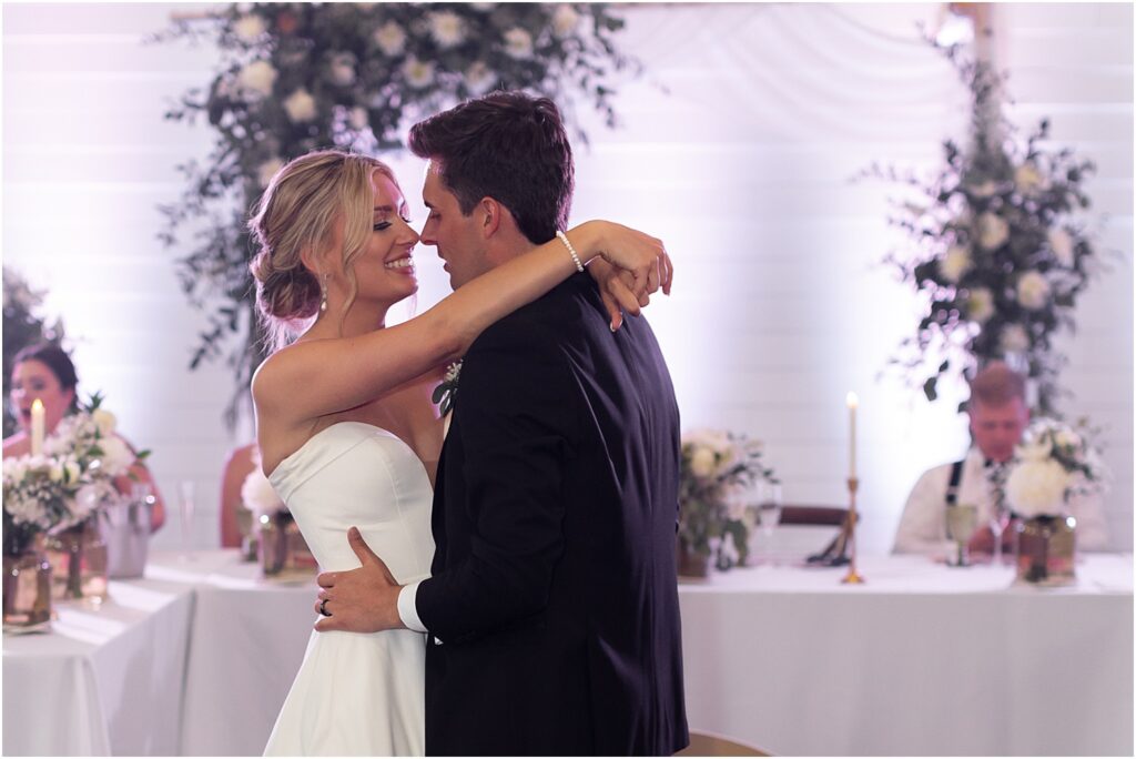 Summer Sioux Falls Wedding | First dance photos