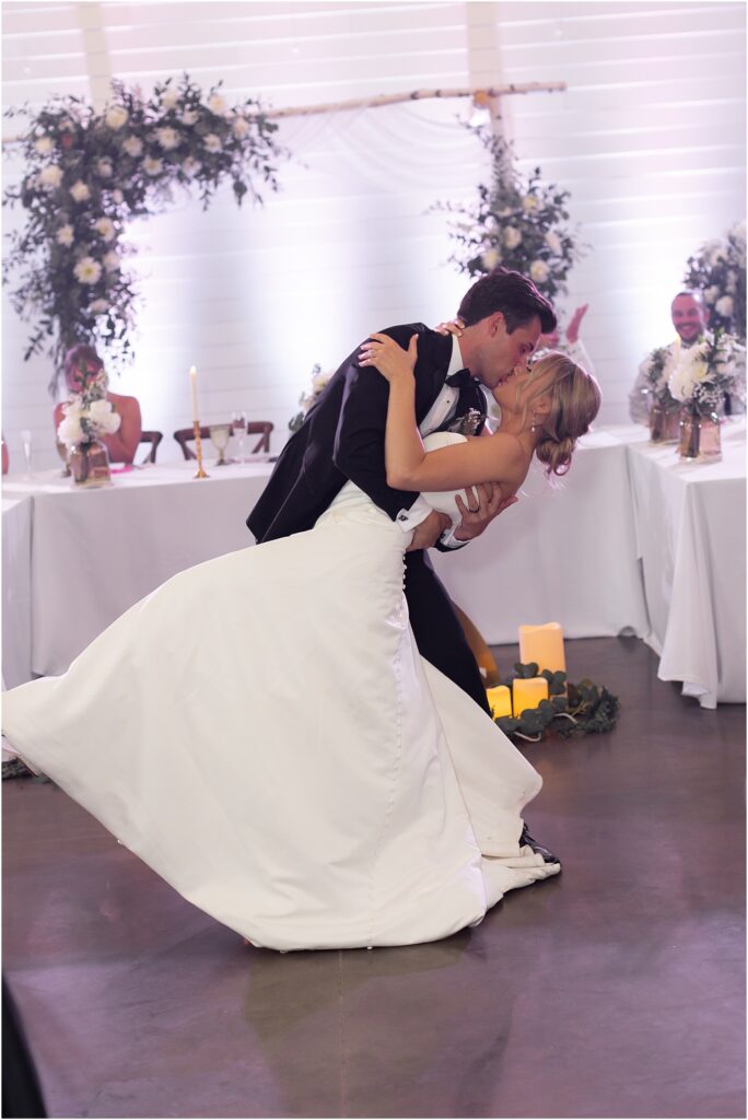 Summer Sioux Falls Wedding | First dance photos