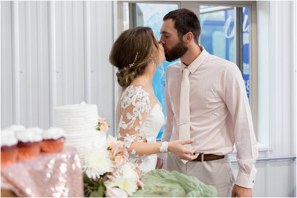 South Dakota Outdoor Wedding - Cake