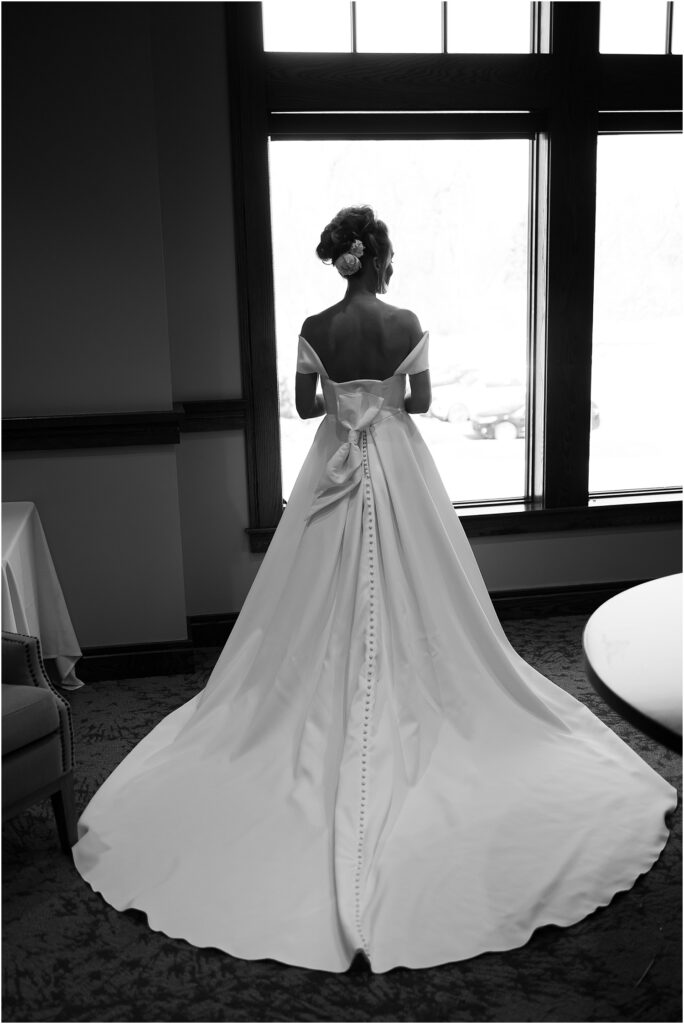 Sioux Falls Country Club Spring wedding - Bride getting ready