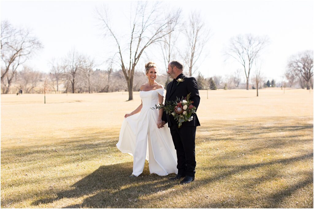 Sioux Falls Country Club Spring wedding - Couple's Portraits