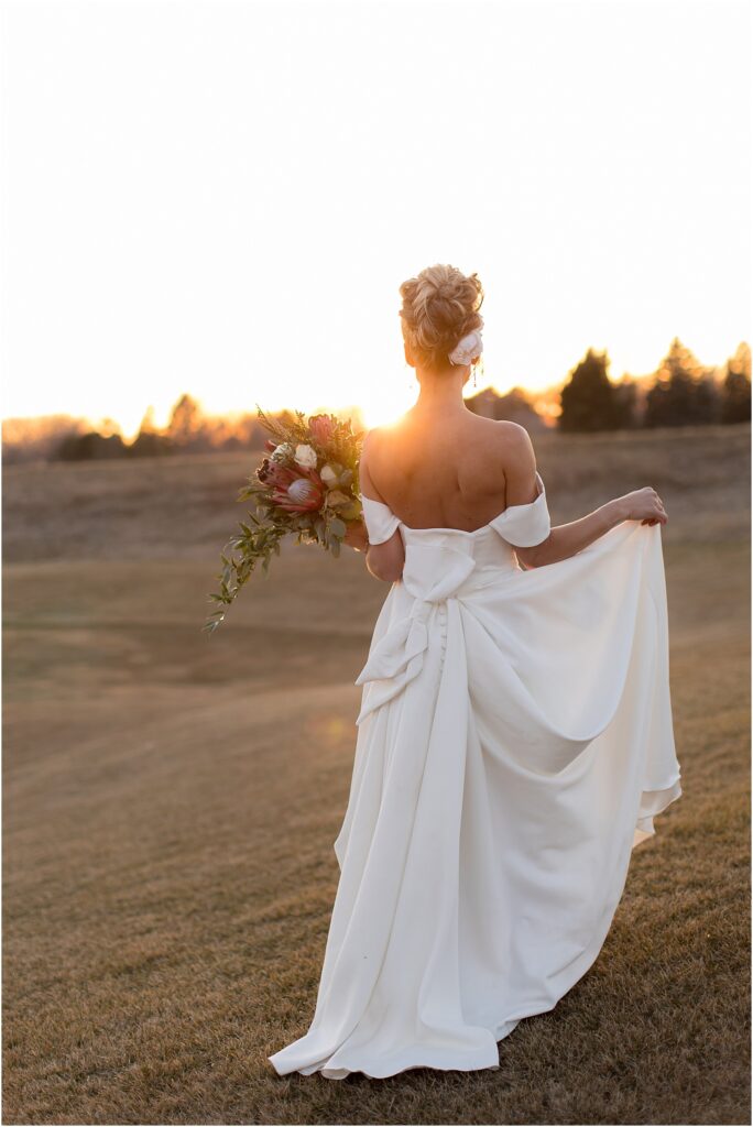 Sioux Falls Country Club Spring wedding - Couple's Sunset photos