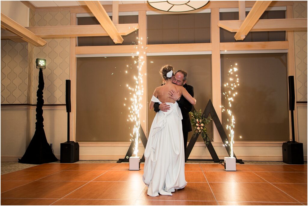 Sioux Falls Country Club Spring wedding - Reception