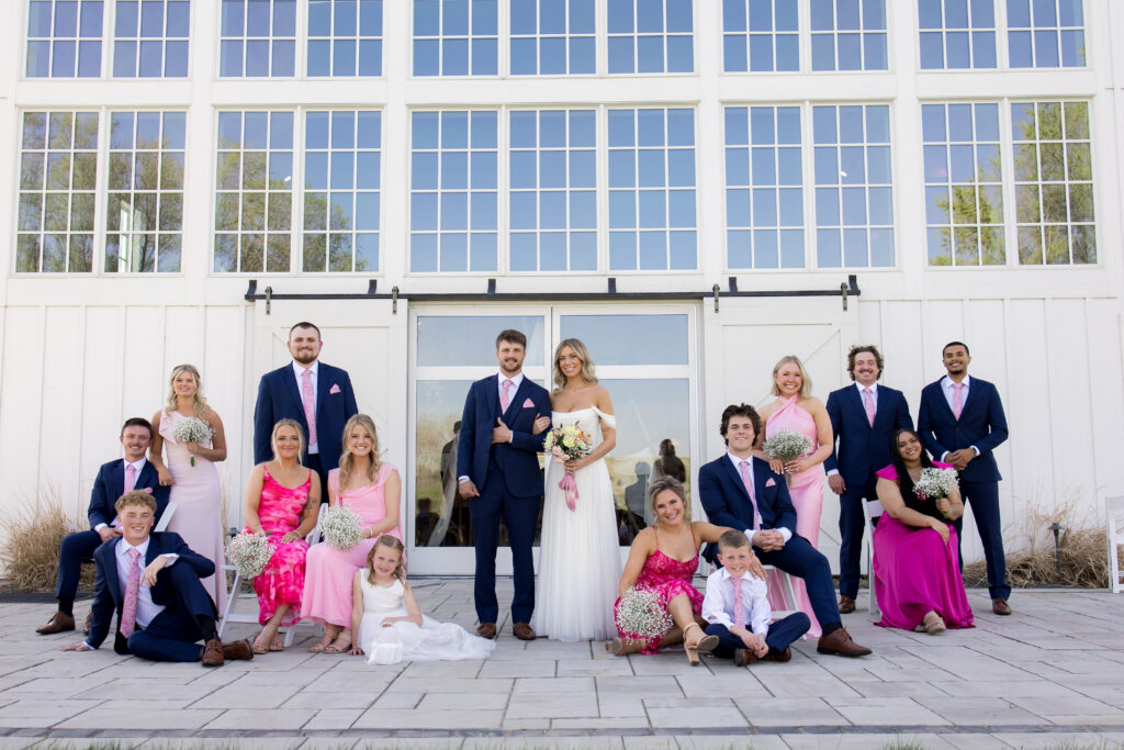 Bridal party posing in front of Laurel Ridge Barn in Sioux Falls, South Dakota. How to choose the perfect bridesmaid dress.
